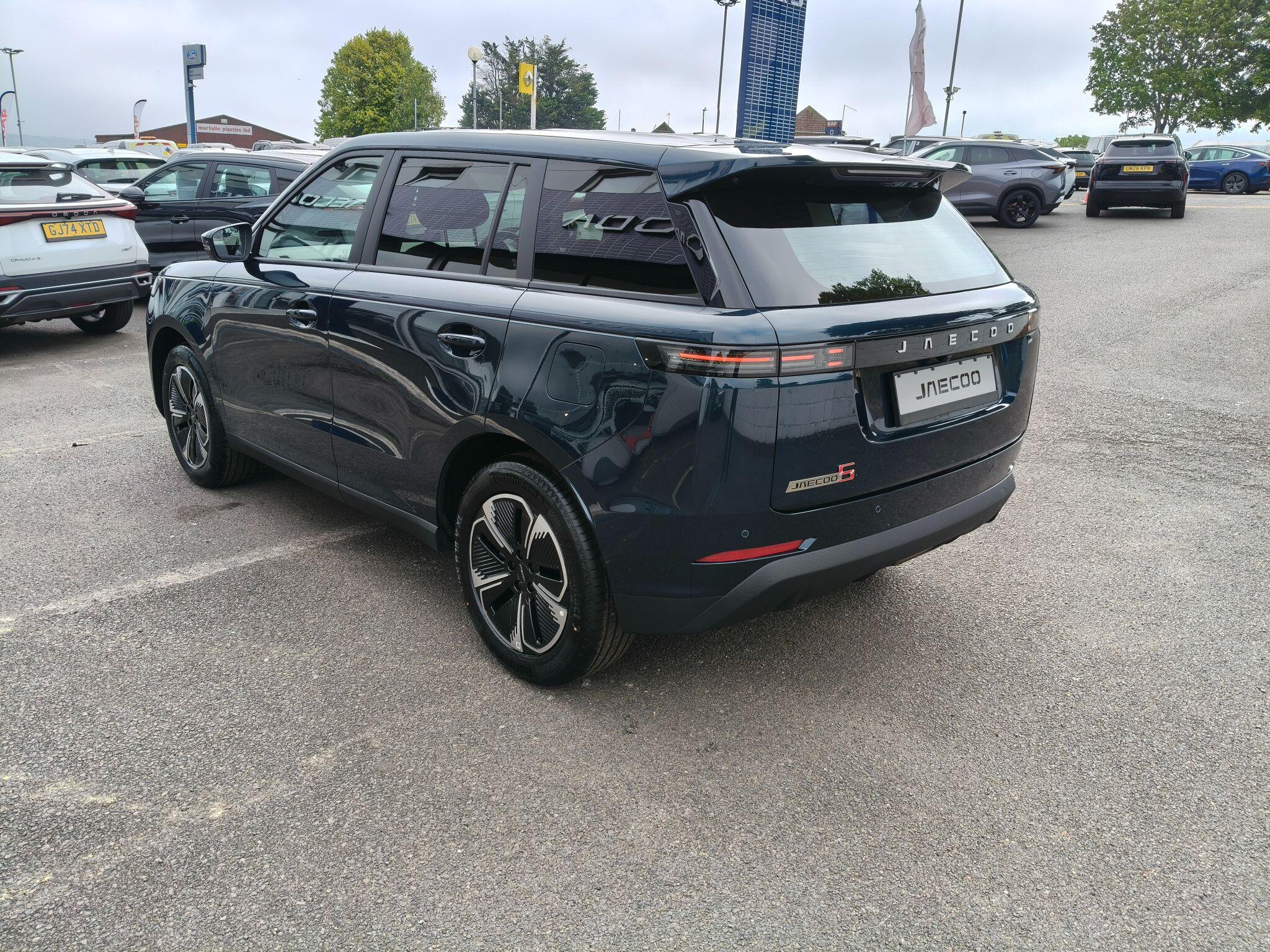 Large vehicle image